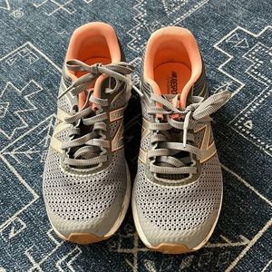 Women’s New Balance Sneakers - size 7